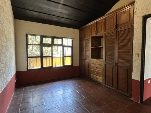 Casa de 4 habitaciones sin amueblar en alquiler, Santa Catarina Bobadilla