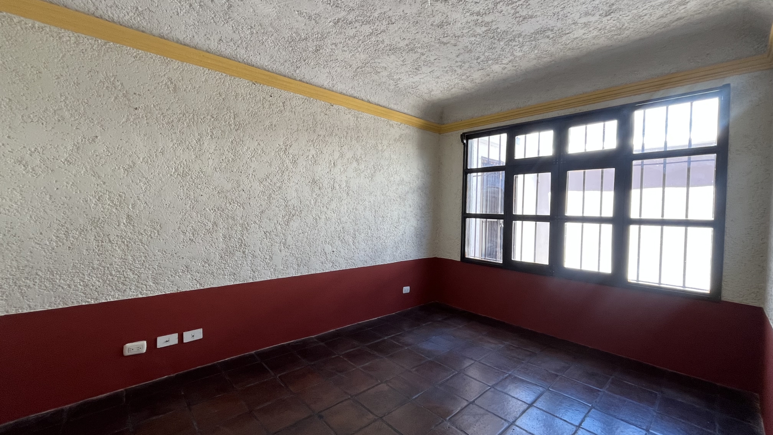 Casa de 4 habitaciones sin amueblar en alquiler, Santa Catarina Bobadilla