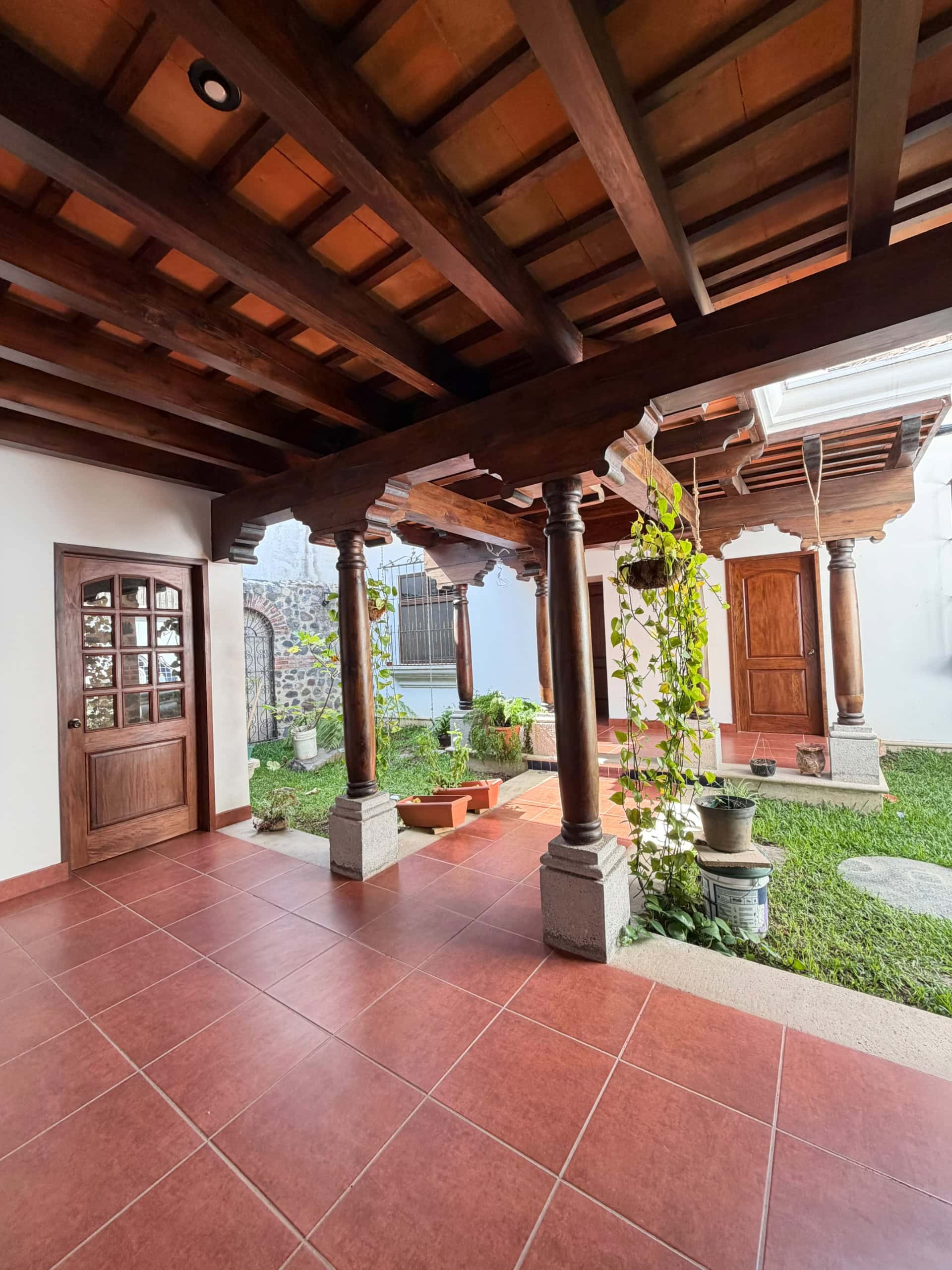 Hermosa casa de lujo de dos habitaciones en alquiler, condominio cerrado