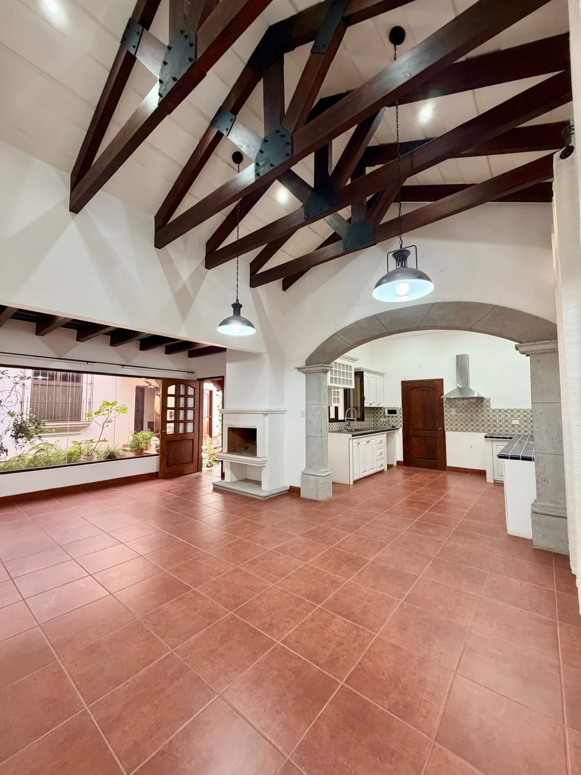 Hermosa casa de lujo de dos habitaciones en alquiler, condominio cerrado
