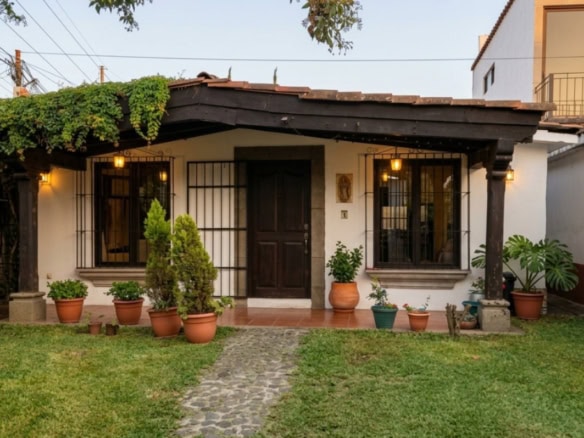 Great Investment Property in San Pedro las Huertas Colonial Charm House with 3 Bedrooms Just 7 Minutes from Antigua