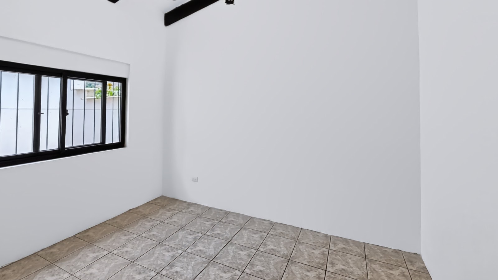 WhatsApp Image 2026-09-14 at 14.57.51 (1) Prime Commercial & Multi-Unit Hospitality Asset on Calle Ancha | 8-Unit Flexible Footprint