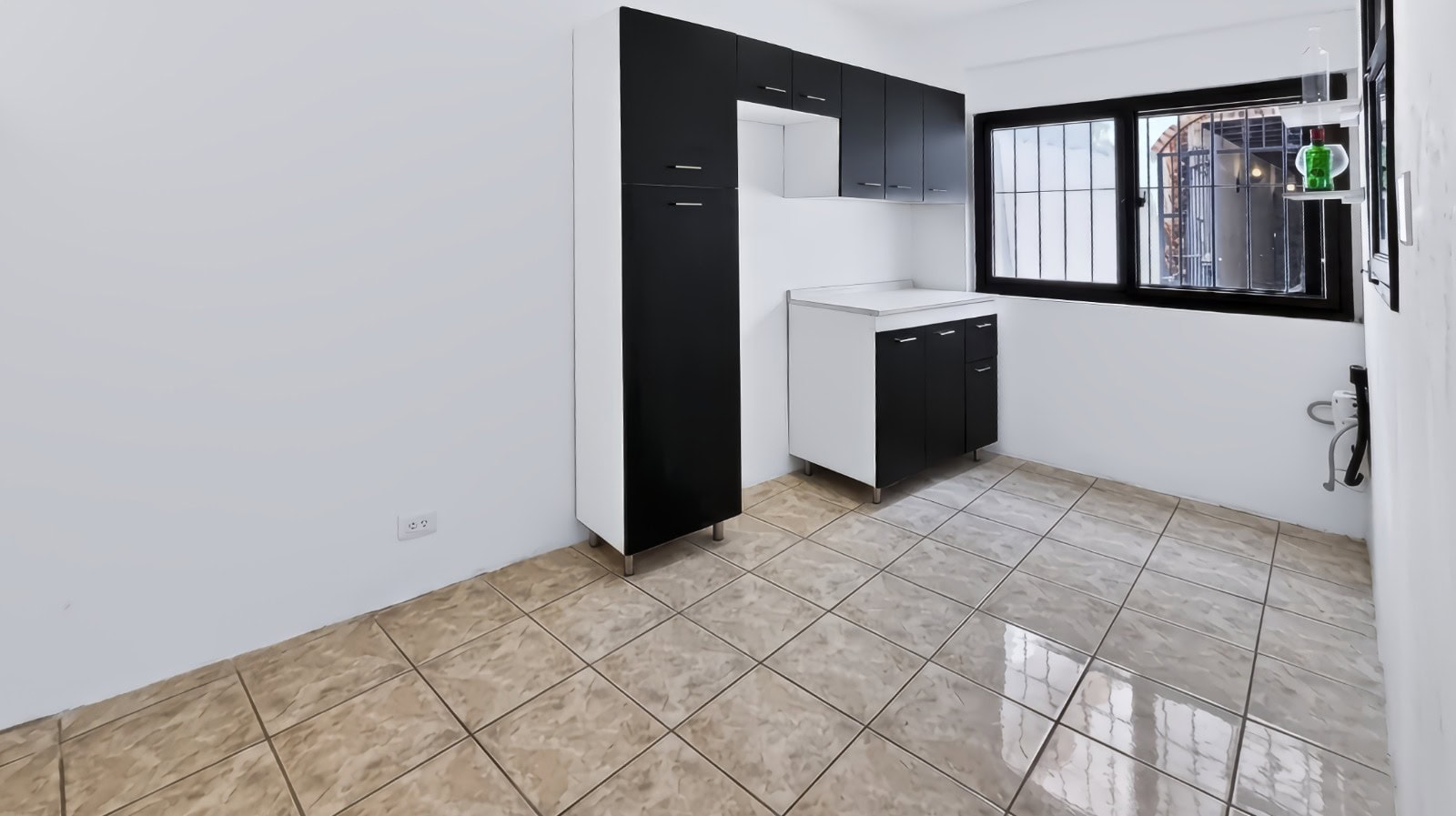 WhatsApp Image 2026-09-14 at 14.57.51 (11) Prime Commercial & Multi-Unit Hospitality Asset on Calle Ancha | 8-Unit Flexible Footprint