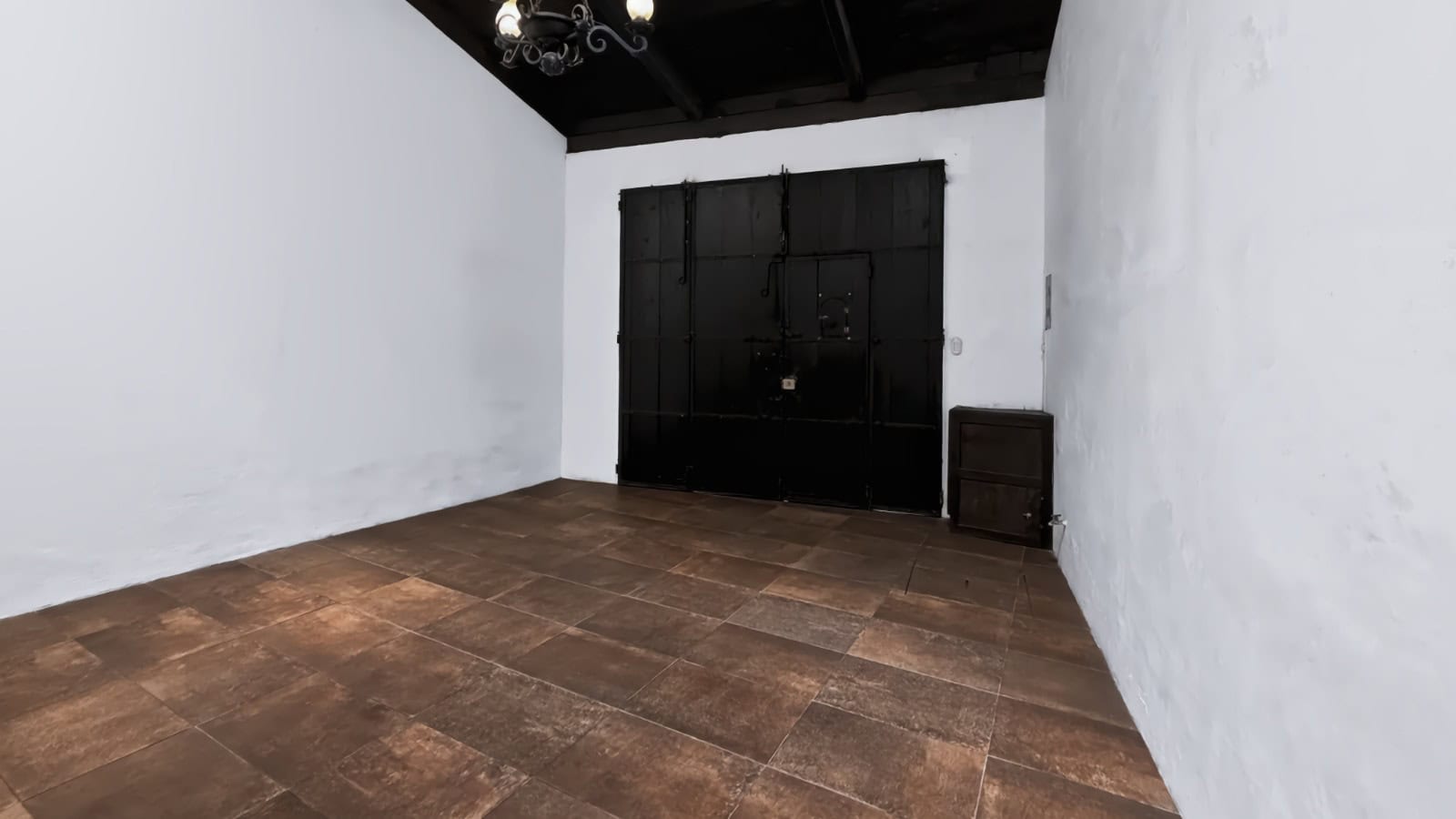 WhatsApp Image 2026-09-14 at 14.57.51 (12) Prime Commercial & Multi-Unit Hospitality Asset on Calle Ancha | 8-Unit Flexible Footprint
