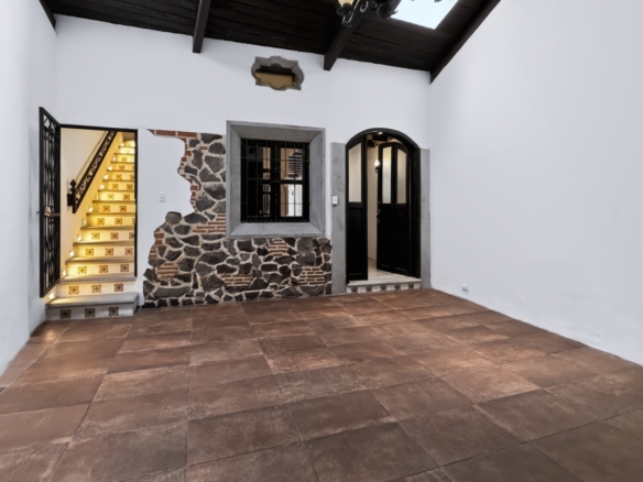 Prime Commercial & Multi-Unit Hospitality Asset on Calle Ancha | 8-Unit Flexible Footprint