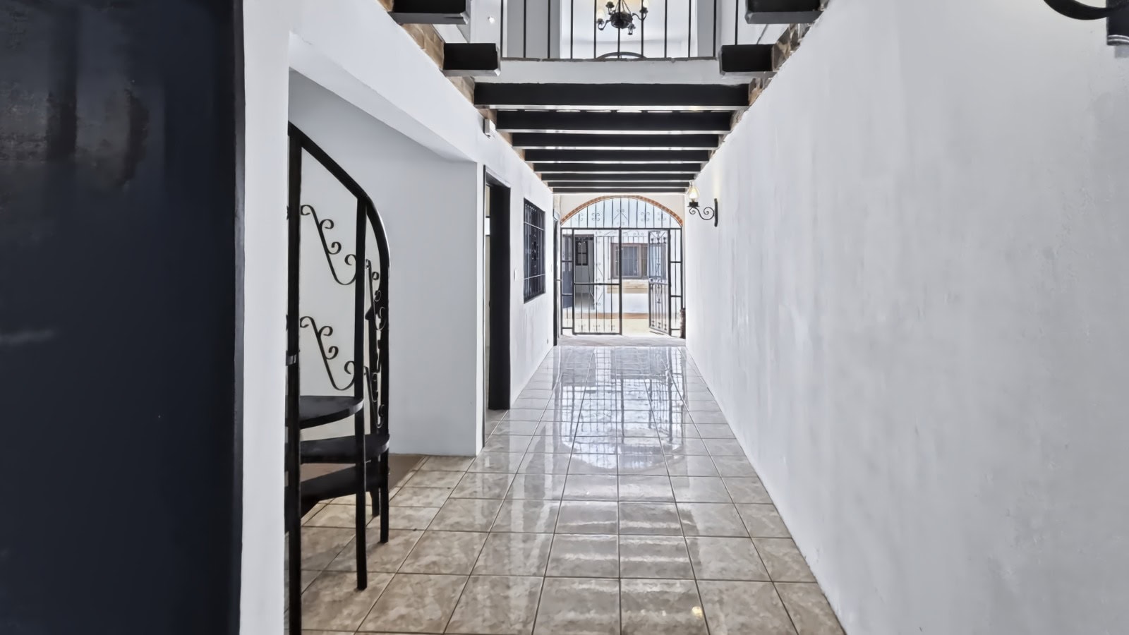 WhatsApp Image 2026-09-14 at 14.57.51 (18) Prime Commercial & Multi-Unit Hospitality Asset on Calle Ancha | 8-Unit Flexible Footprint