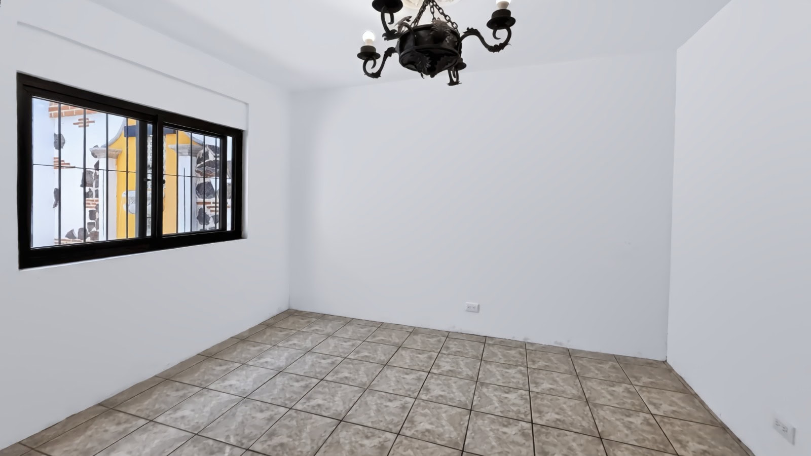 WhatsApp Image 2026-09-14 at 14.57.51 (21) Prime Commercial & Multi-Unit Hospitality Asset on Calle Ancha | 8-Unit Flexible Footprint