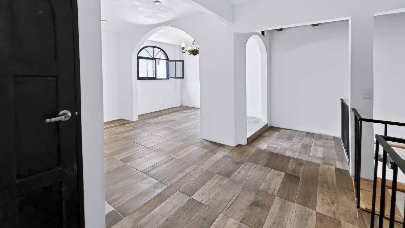 WhatsApp Image 2026-09-14 at 14.57.51 (8) Prime Commercial & Multi-Unit Hospitality Asset on Calle Ancha | 8-Unit Flexible Footprint