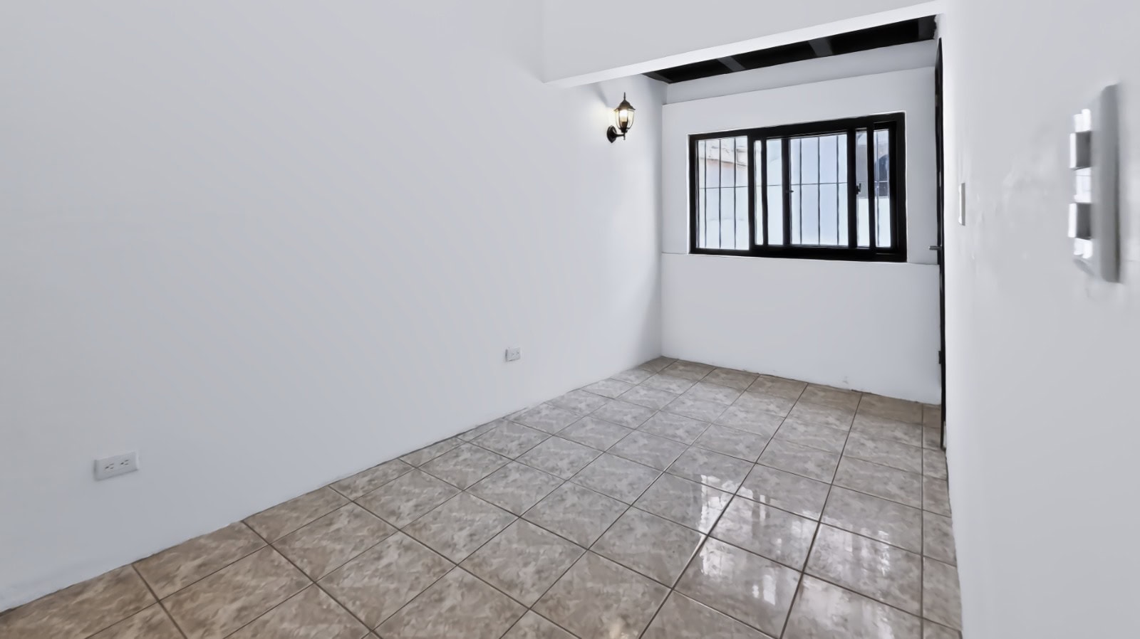 WhatsApp Image 2026-09-14 at 14.57.51 Prime Commercial & Multi-Unit Hospitality Asset on Calle Ancha | 8-Unit Flexible Footprint