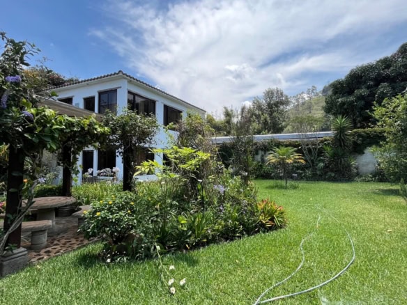 2-Bedroom Apartment for rent in Exclusive Gravileas, Antigua Guatemala