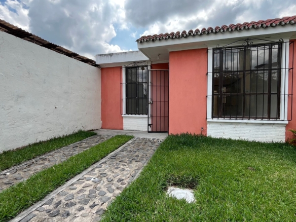 Disponible el 15 de diciembre, casa de 2 habitaciones de un solo nivel en renta en San Pedro Las Huertas — sin amueblar