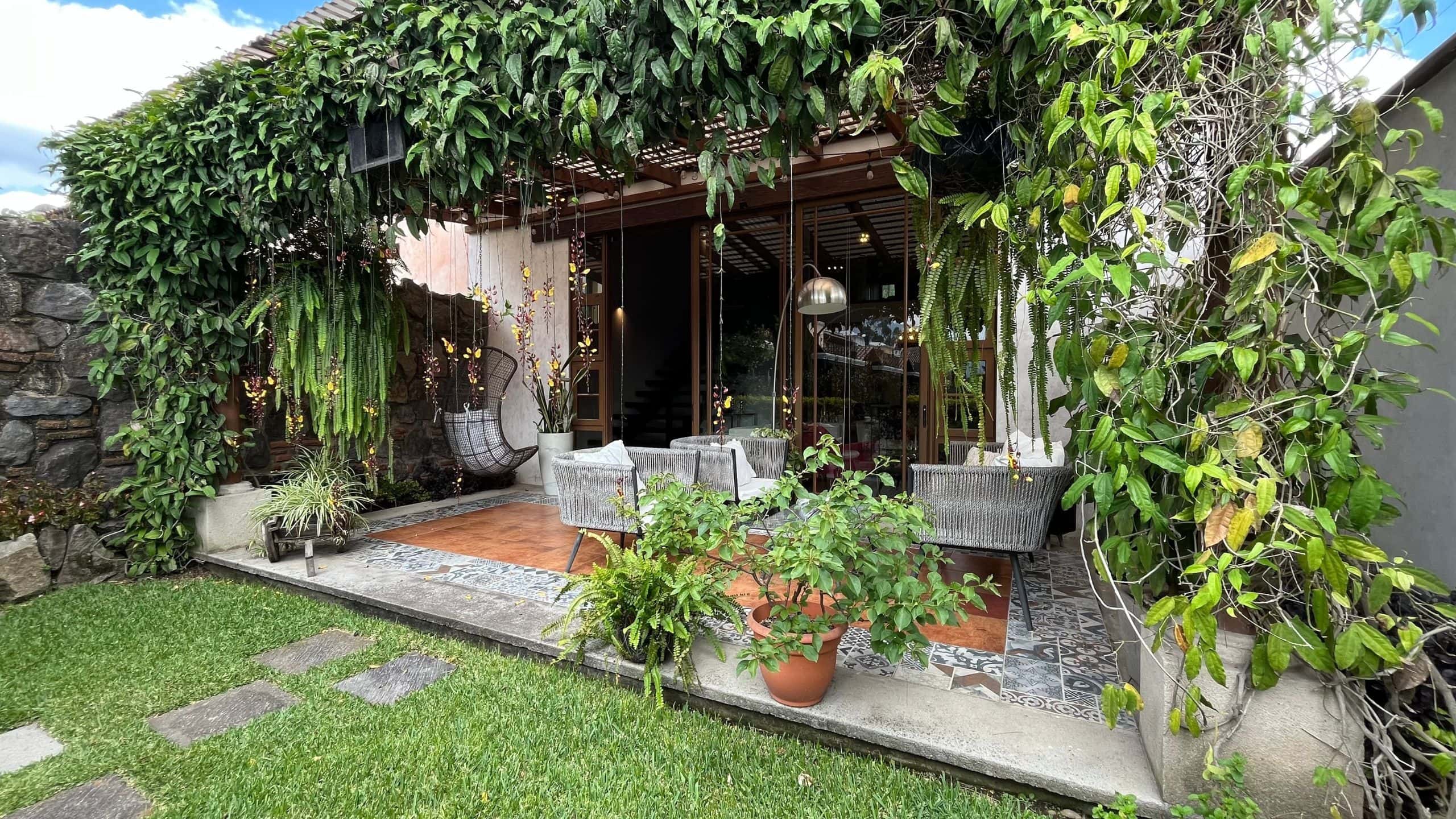 2-Bedroom + studio – House for Rent in El Monasterio, El Panorama, Antigua Guatemala