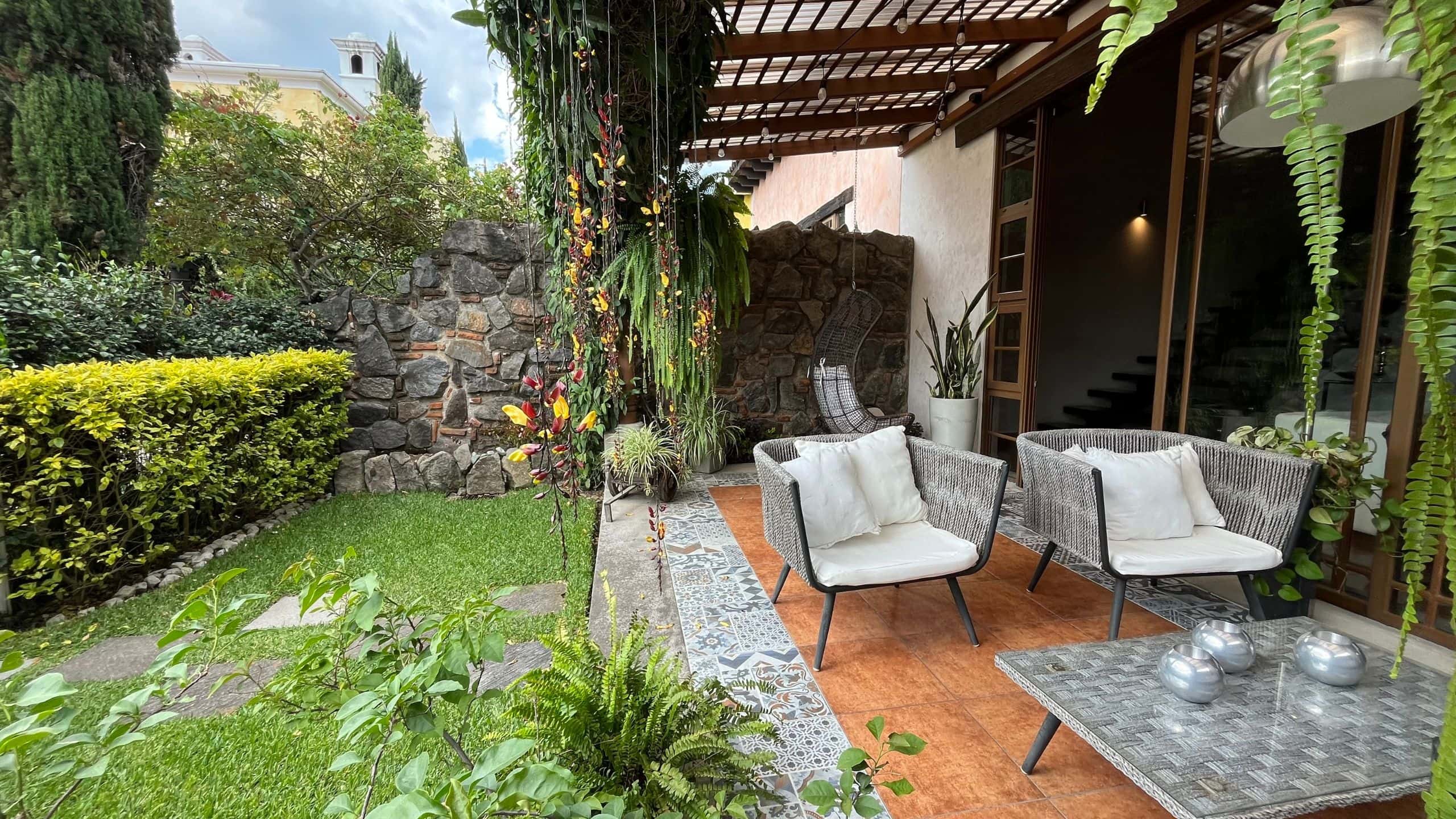 2-Bedroom + studio – House for Rent in El Monasterio, El Panorama, Antigua Guatemala