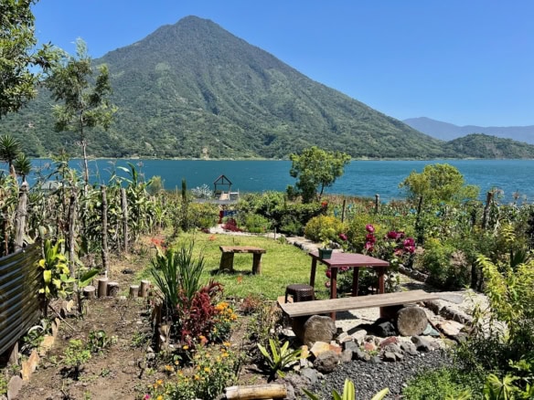 Dos Casas con Estilo, Listas para Habitar, Fuera de la Red y con Acceso al Lago, Cerca de Santiago Atitlán