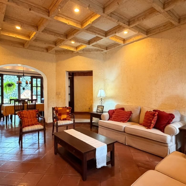 House for sale in El Calvario, Antigua Area, photo 2