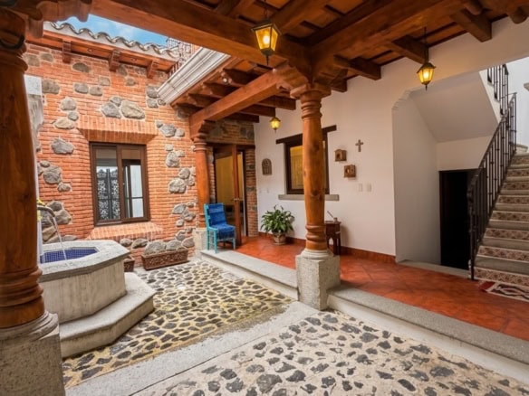 Furnished Colonial Home with Interior Courtyard and Volcano Views in Antigua Gardens