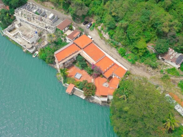 Exclusiva Residencia en Venta frente al lago de Amatitlán