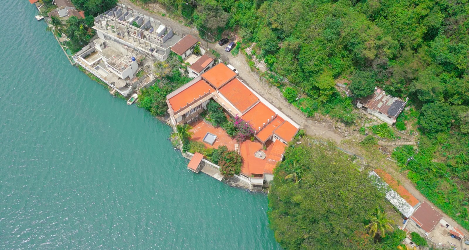 Exclusiva Residencia en Venta frente al lago de Amatitlán