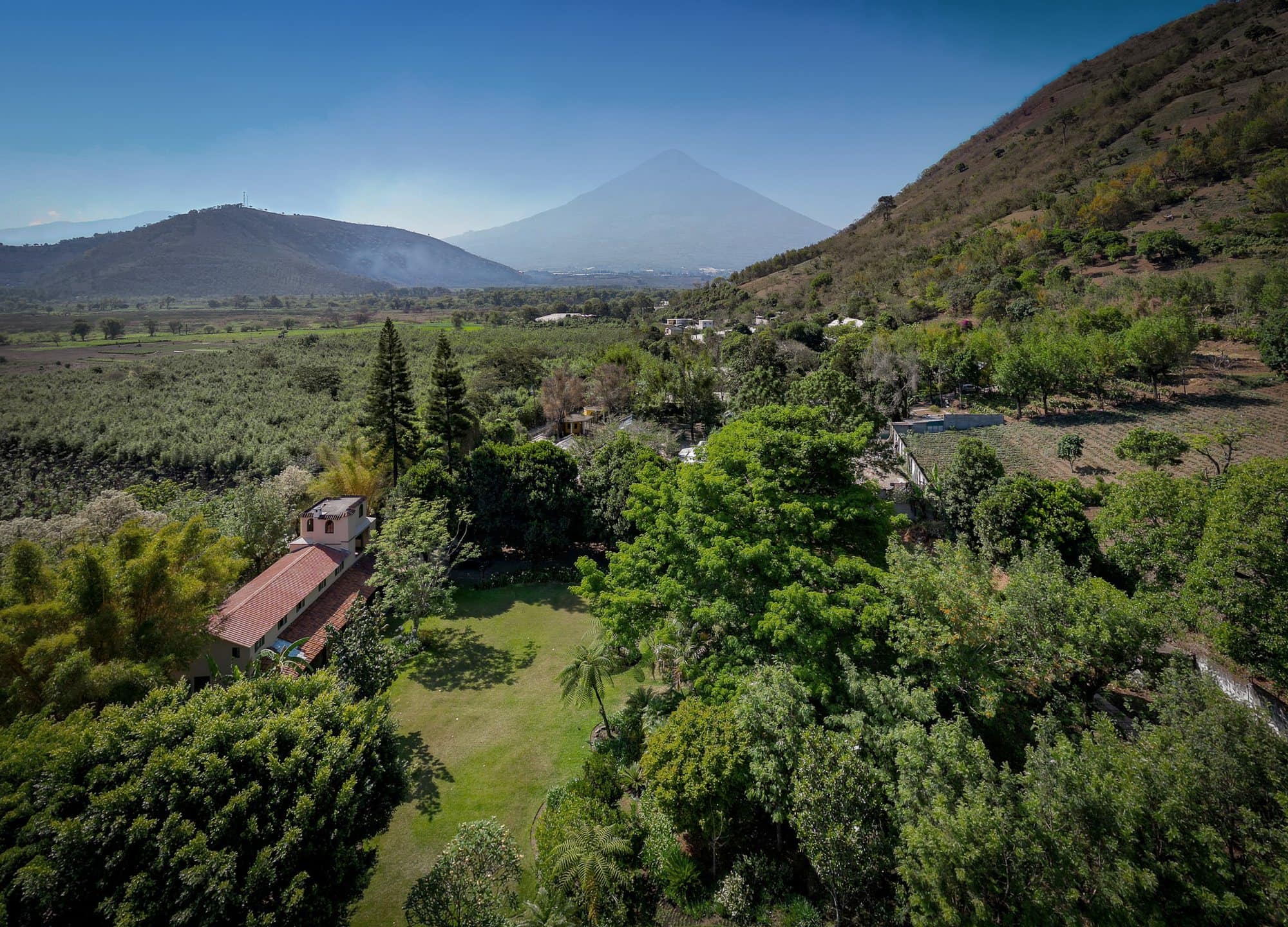 Finca de Campo Amurallada en el Valle de Antigua